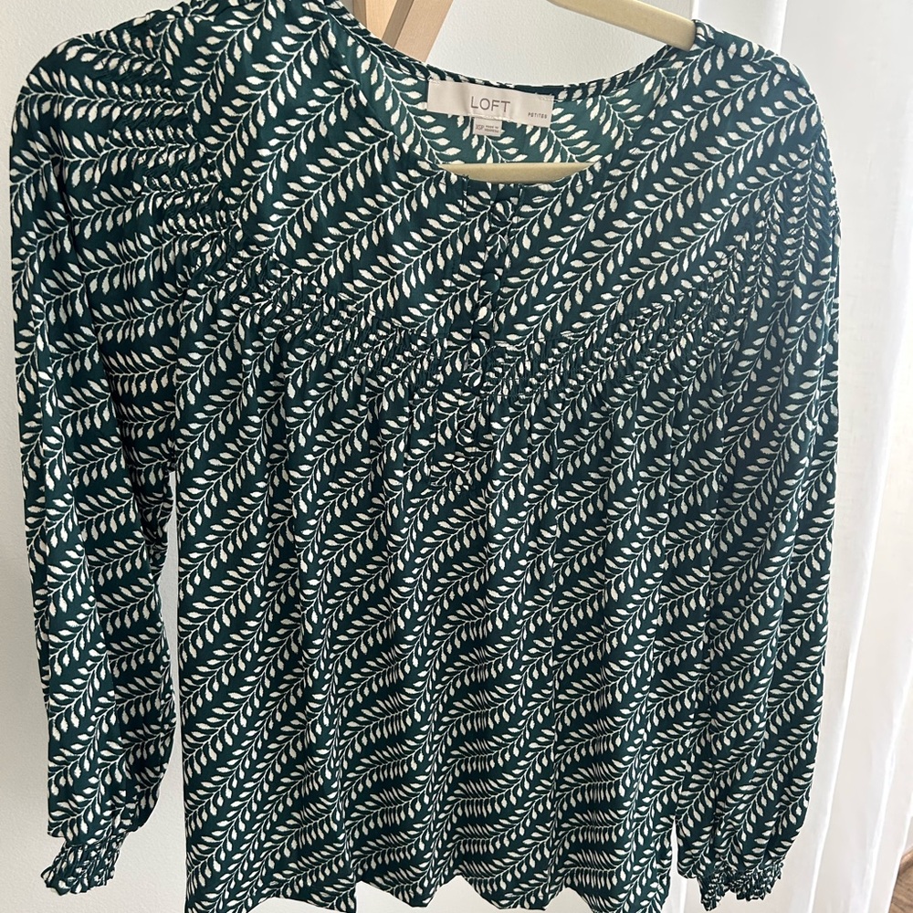 EUC LOFT XSP HunterGreen and White Patterned Blouse